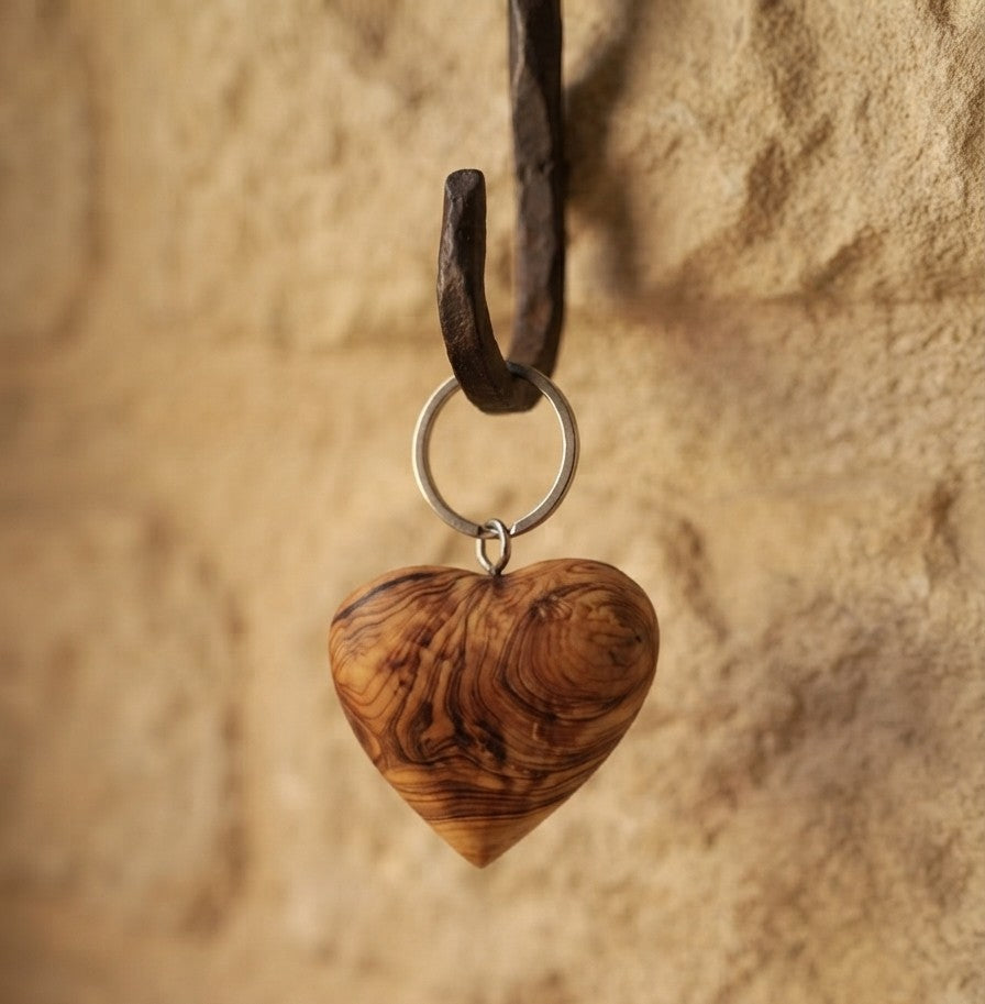 Llavero Corazón de Madera de Olivo | Hecho a Mano