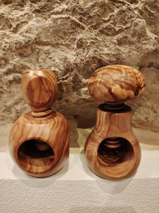 Cascanueces de Madera de Olivo – Hecho a Mano y Artesanal