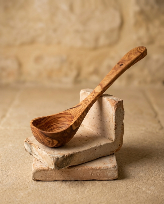 Cucharón de Madera de Olivo 30 cm – Hecho a Mano y Resistente