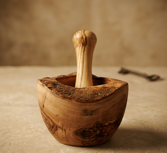 Mortero Rústico de Madera de Olivo con Corteza – Hecho a Mano