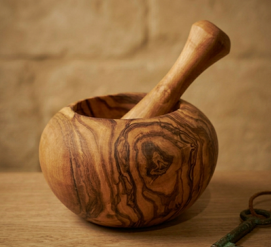 Mortero y Maja de Madera de Olivo Pulido – Hecho a Mano y Elegante