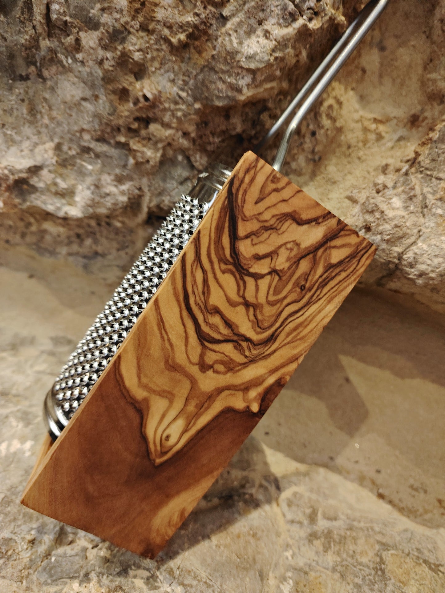 Rallador de Queso y Nuez Moscada con Madera de Olivo – Hecho a Mano