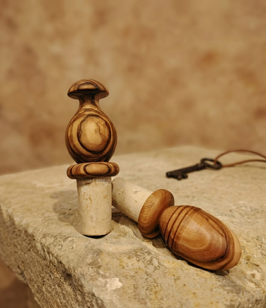 Tapón de Vino de Madera de Olivo – Hecho a Mano con Corcho Natural